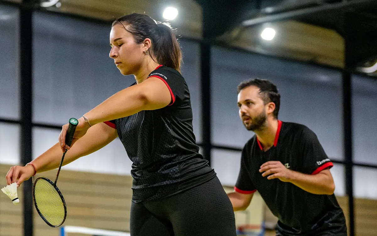 Bad In Marseille, joueurs en double lors d'un match de badminton